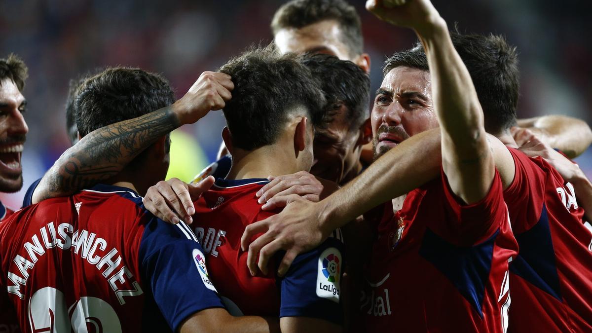 Osasuna celebra el gol de Budimir