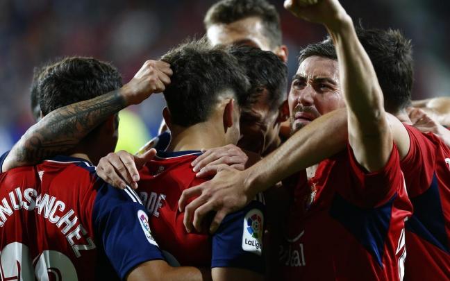 Osasuna celebra el gol de Budimir