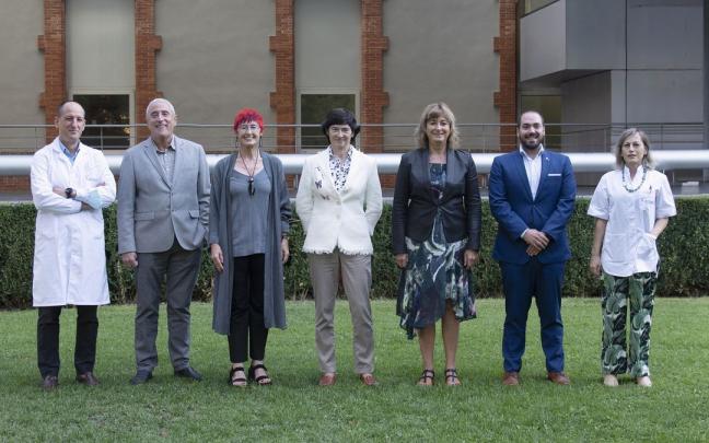 De izda a dcha: Iñigo Lasa, director de Navarrabiomed; Carlos Artundo, director general de Salud; Santos Induráin, consejera de Salud; Isabel de la Mata, asesora principal de Salud y Gestión de Crisis de la Dirección General de De izda a dcha: Iñigo Lasa, director de Navarrabiomed; Carlos Artundo, director general de Salud; Santos Induráin, consejera de Salud; Isabel de la Mata, asesora principal de Salud y Gestión de Crisis de la Dirección General de