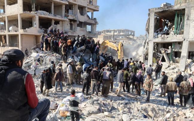 Las labores de rescate contin&uacute;an en Siria tres d&iacute;as despu&eacute;s del terremoto.