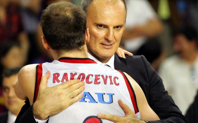 Igor Rakocevic abraza a Dusko Ivanovic, durante su etapa en el Baskonia en la temporada 2008-09 Igor Rakocevic abraza a Dusko Ivanovic, durante su etapa en el Baskonia en la temporada 2008-09