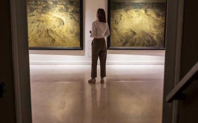 Los paisajes de Miguel Echauri nos invitan a la evocación del infinito. Los paisajes de Miguel Echauri nos invitan a la evocación del infinito.