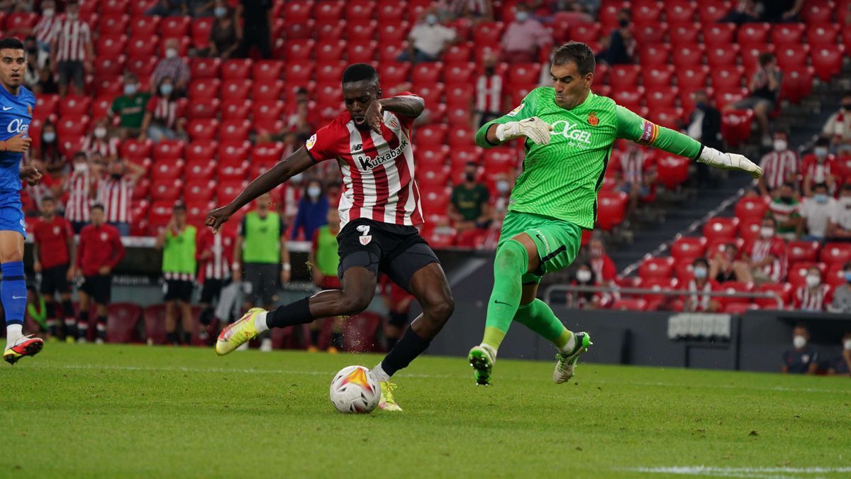 I&ntilde;aki Williams ante Manolo Reina, en el &uacute;ltimo Athletic-Mallorca en San Mam&eacute;s