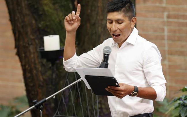 Nairo Quintana leyó un comunicado el pasado miércoles donde anunció que seguiría adelante. Nairo Quintana leyó un comunicado el pasado miércoles donde anunció que seguiría adelante.
