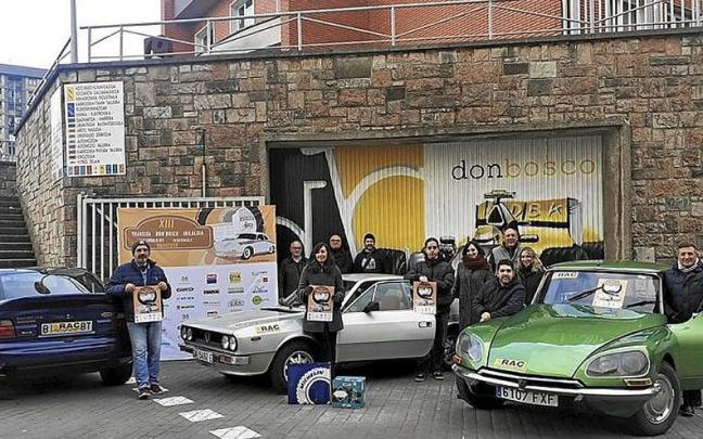 Organizadores y varios participantes, ayer. | FOTO: A.M.