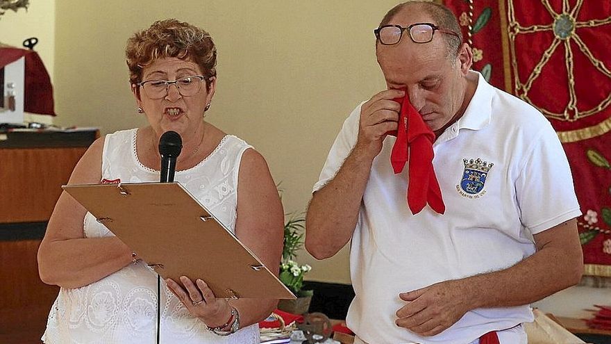 El alcalde Javier Leoz se emociona en el acto de homenaje previo al chupinazo.