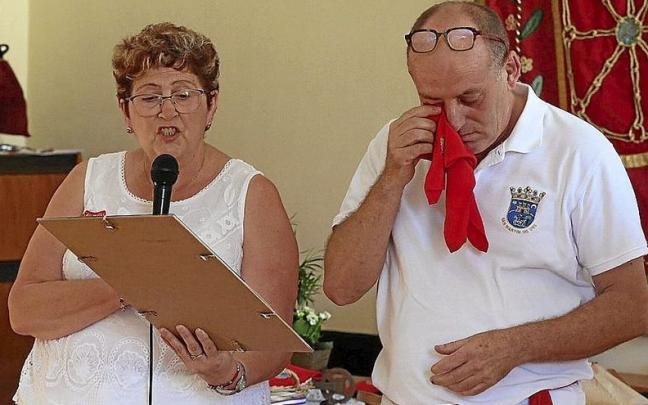 El alcalde Javier Leoz se emociona en el acto de homenaje previo al chupinazo. El alcalde Javier Leoz se emociona en el acto de homenaje previo al chupinazo.