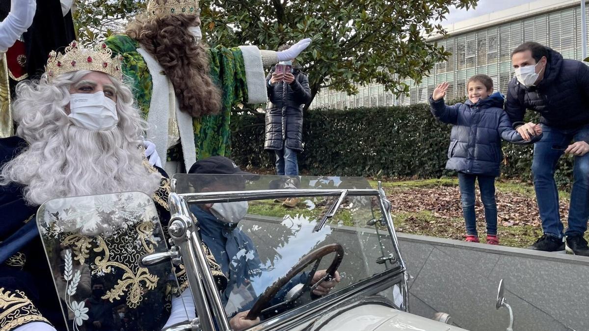 Los Reyes Magos, a su llegada a los jardines del palacio de Aiete, el pasado año.