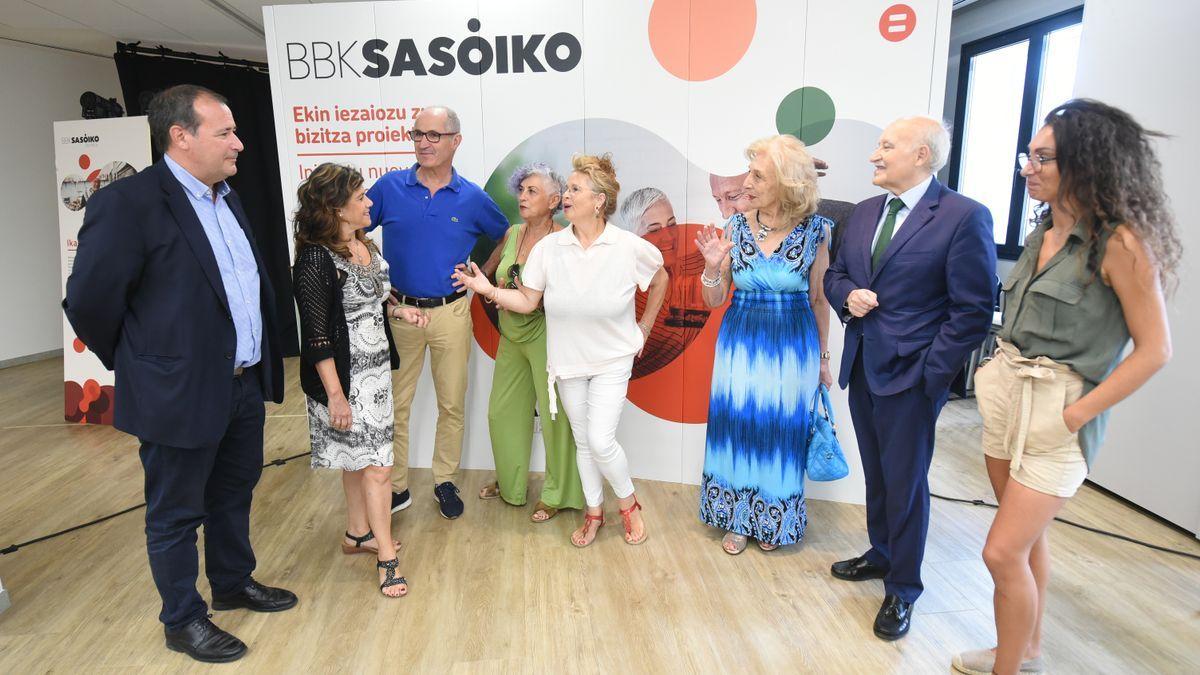 Aitor Urrutia, María Espiña, Javi Simón, Sáhara Vicente, Fely del Fresno, Alazne Diez, Gorka Martínez, Laura Dávila (izda. a dcha.)