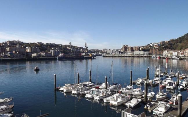 Vista de la bahía de Pasaia tomada desde Donibane.