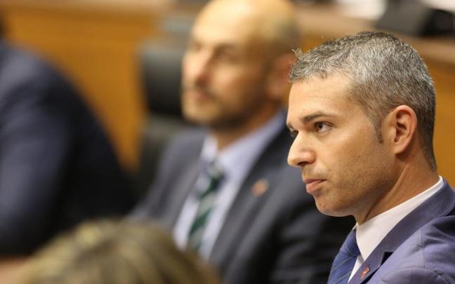 Jorge Esparza, en un pleno del Parlamento de Navarra.