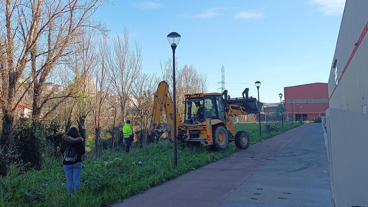 Las obras de creación del parque fluvial del Ballonti en Ibarzaharra ya han dado comienzo.