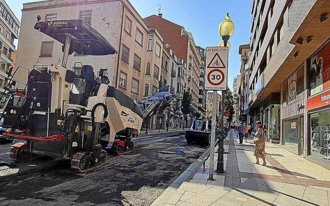 Trabajos de asfaltado en la avenida de Zaragoza