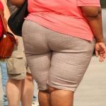 Una mujer con sobrepeso.