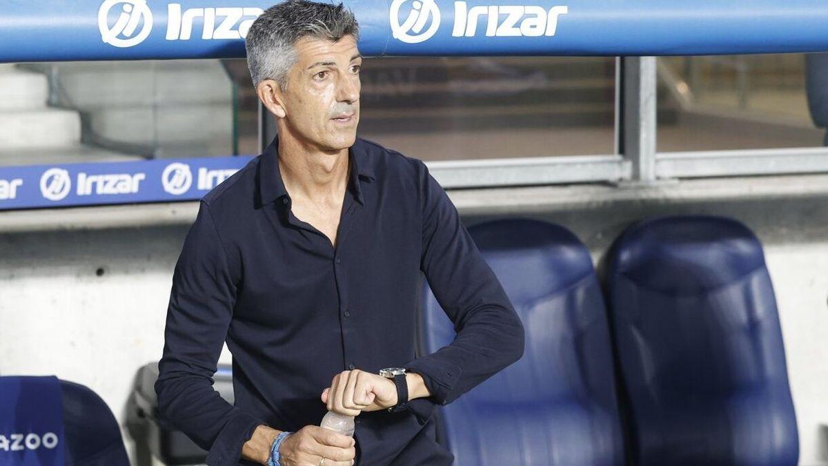 El entrenador de la Real, Imanol Alguacil, al inicio del partido contra el Barcelona en Anoeta