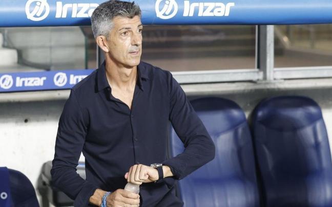 El entrenador de la Real, Imanol Alguacil, al inicio del partido contra el Barcelona en Anoeta