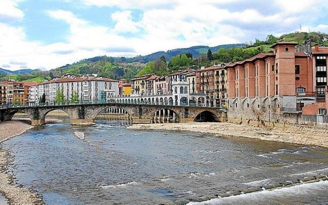 Aspecto actual del río Oria en Tolosa. Aspecto actual del río Oria en Tolosa.