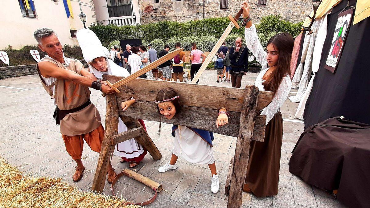 Artziniega celebra su feria de antaño volviendo 500 años atrás