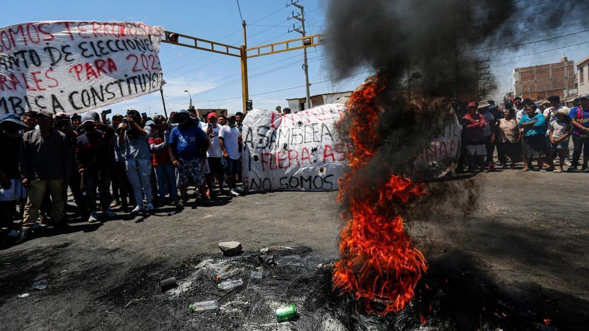 Protestas pidiendo la dimisión de Boluarte en Ica, al sur de Perú.