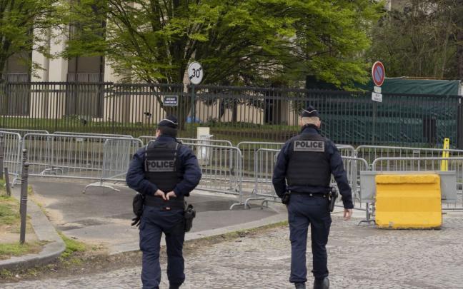 Imagen de archivo de policías franceses. Imagen de archivo de policías franceses.
