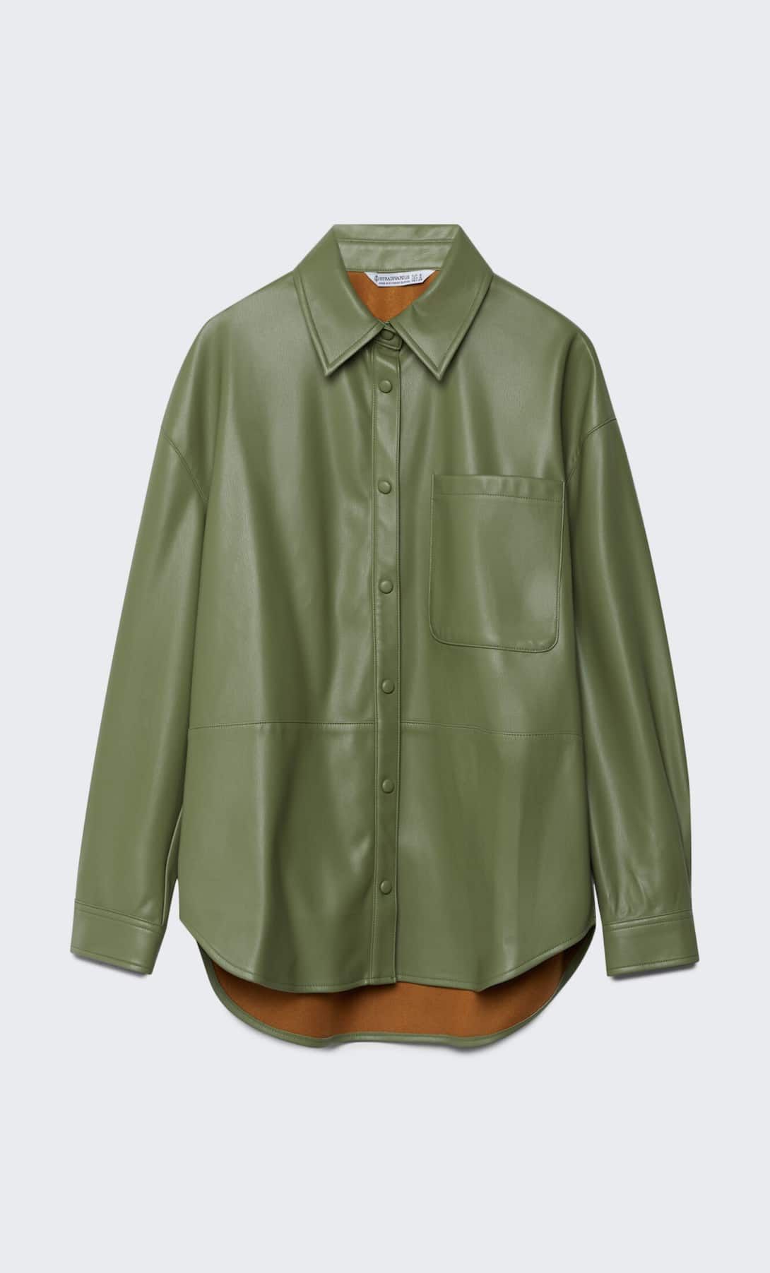Camisa oversize kaki.