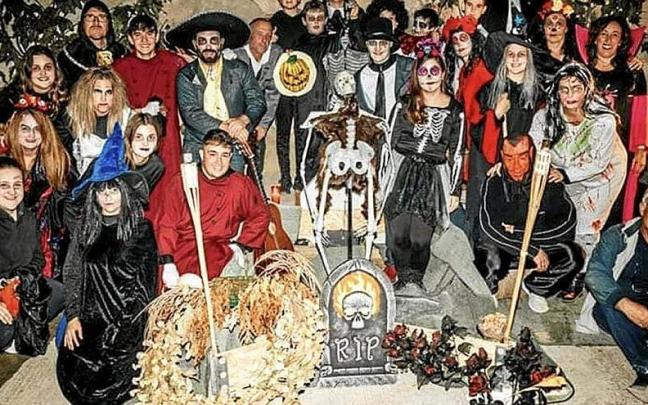 Los carcareses que hicieron posible el ‘Pasaje del terror’. | FOTO: CEDIDA Los carcareses que hicieron posible el ‘Pasaje del terror’. | FOTO: CEDIDA