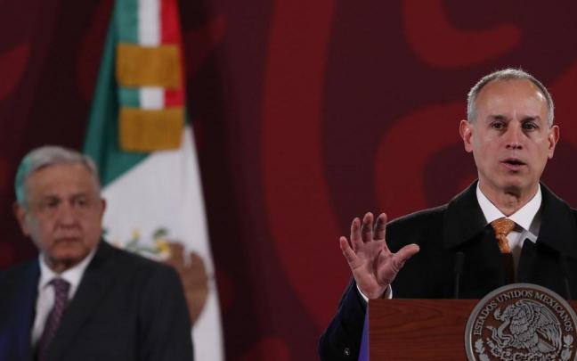 El subsecretario de Prevenci&oacute;n y Promoci&oacute;n de la Salud, Hugo L&oacute;pez-Gatell, durante su intervenci&oacute;n.