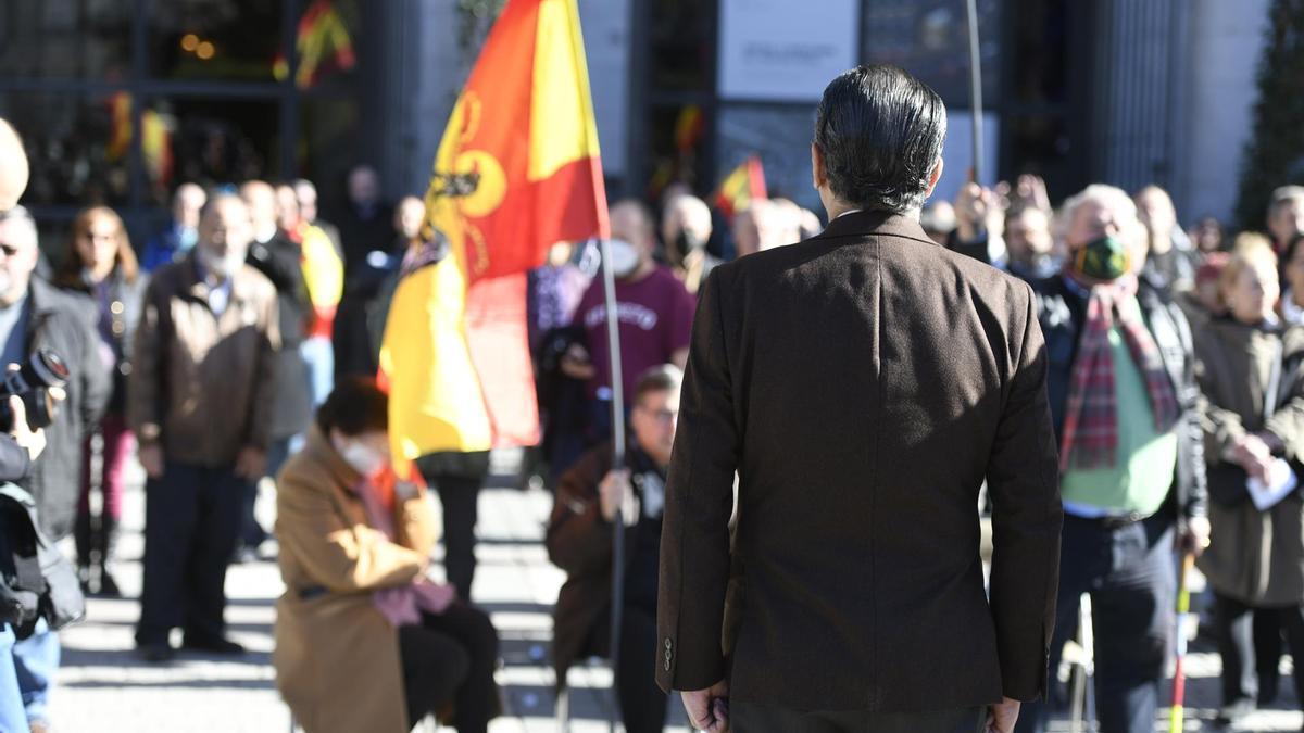 Simpatizantes participan en la concentración del Movimiento Católico Español convocada este domingo en Madrid.