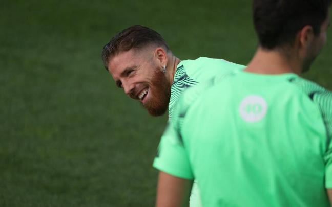 Iker Muniain durante el entrenamiento de este jueves en Lezama