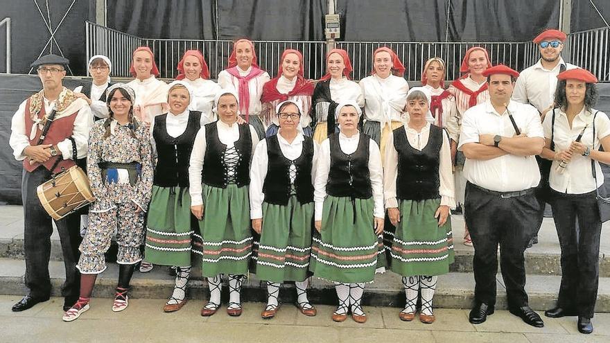 Alonsotegitik Alonsotegira con cinco ilustres locales