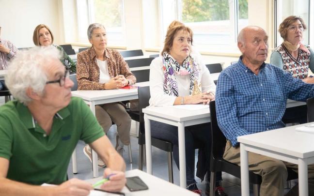 Una clase de las Aulas de la Experiencia