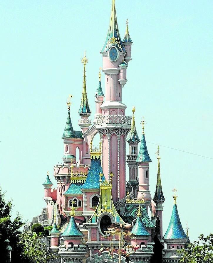Castillo en Disneyland París (Francia).