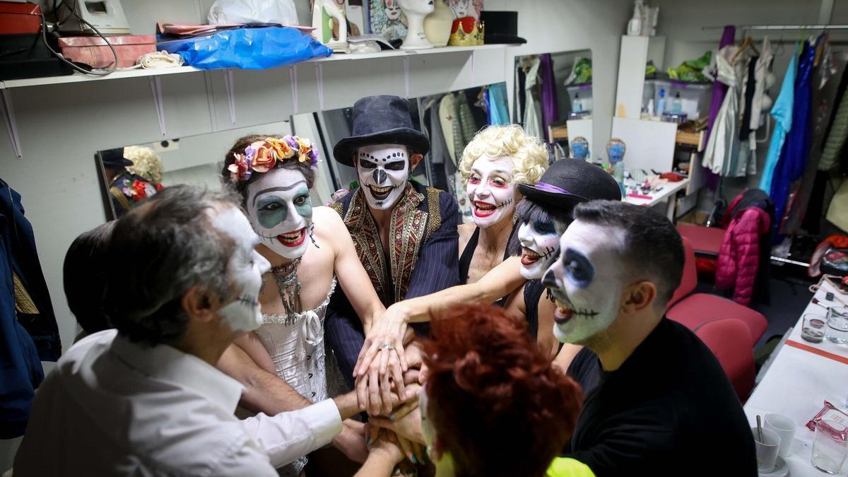 Foto de familia instantes antes de salir a escena