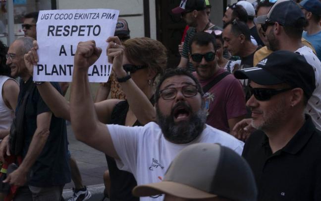 Manifestaci&oacute;n de la plantilla de Mercedes en Vitoria
