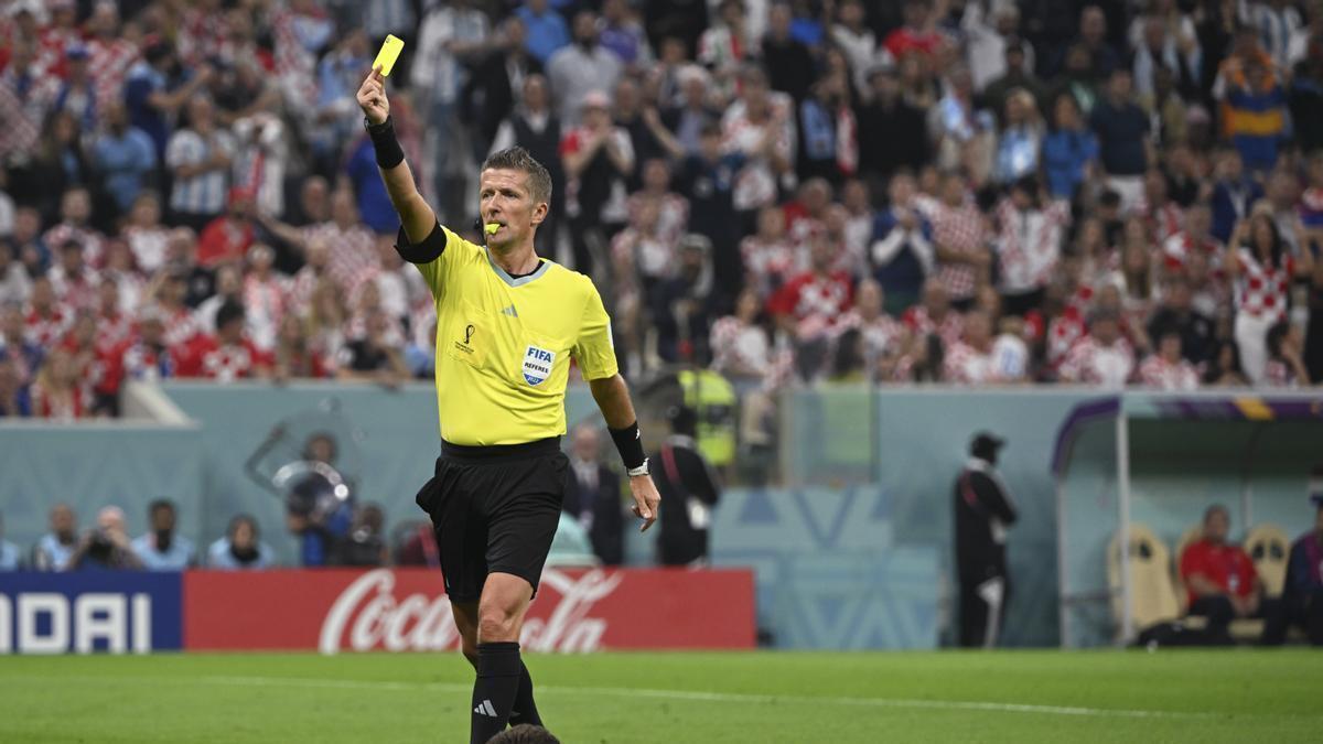 Daniele Orsato, árbitro italiano en el Argentina-Croacia.