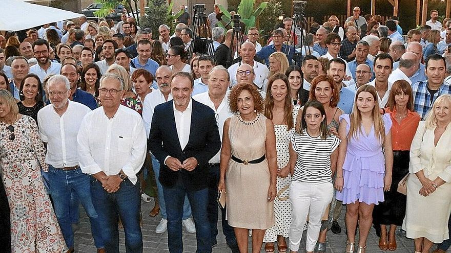 Esparza con los afiliados de UPN que asistieron a la inauguración del curso político ayer en Cadreita.