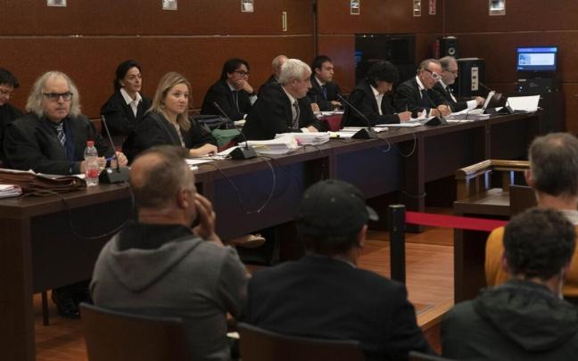 Inicio del juicio por abusos a menores tutelados en Gasteiz. Inicio del juicio por abusos a menores tutelados en Gasteiz.