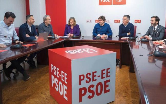 La cúpula del PSE, con su secretario general, Eneko Andueza, a la cabeza, en la reunión que mantuvieron el pasado 9 de enero. La cúpula del PSE, con su secretario general, Eneko Andueza, a la cabeza, en la reunión que mantuvieron el pasado 9 de enero.