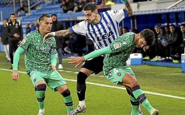 De la Fuente sigue tan bregador como siempre, pero no marca ante la portería rival desde hace varias semanas. De la Fuente sigue tan bregador como siempre, pero no marca ante la portería rival desde hace varias semanas.