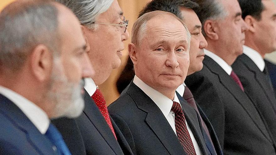 El presidente ruso, Vladímir Putin, ayer durante una cumbre informal de la Comunidad de Estados Independientes.