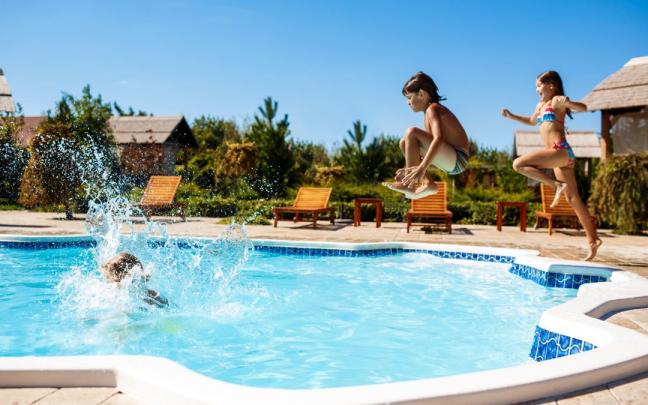 Largas horas de exposici&oacute;n al sol durante los d&iacute;as de vacaciones hace que sea muy necesario proteger la piel de los m&aacute;s peque&ntilde;os de la casa.