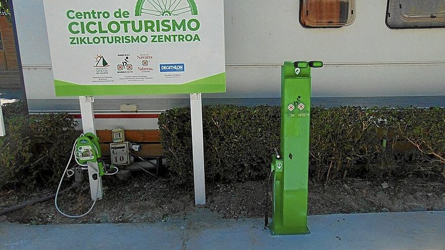 La estación de reparación de bicicletas instalada en los campings