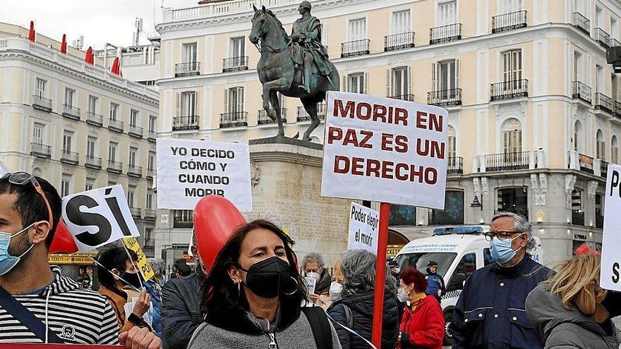 Manifestación en petición de una ley de eutanasia.