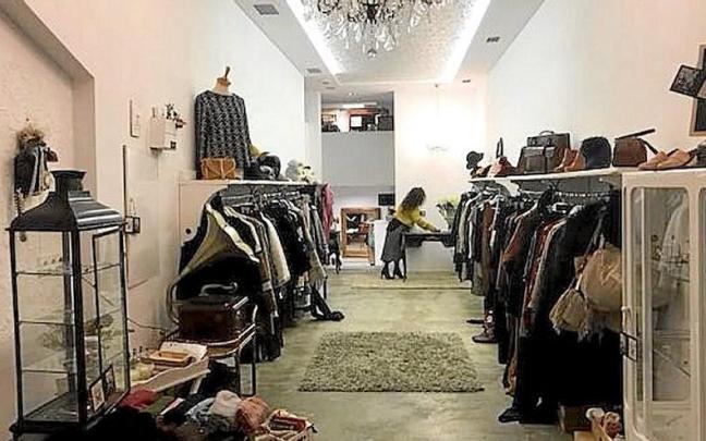 El interior de una tienda de ropa de Beasain. | FOTO: N.G.