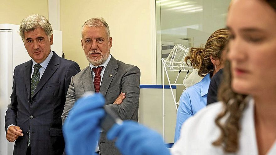 El lehendakari, Iñigo Urkullu, ayer, en la visita a la empresa biofarmacéutica Oncomatryx.