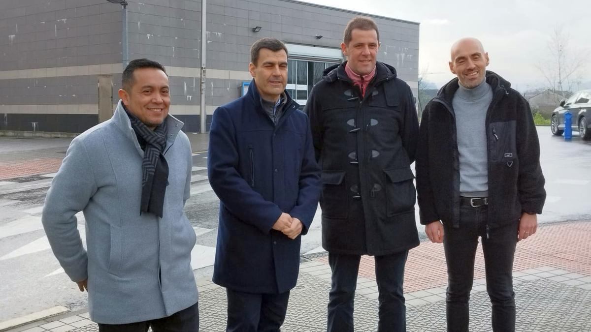 Miguel Ángel Gómez Viar, con representantes municipales.