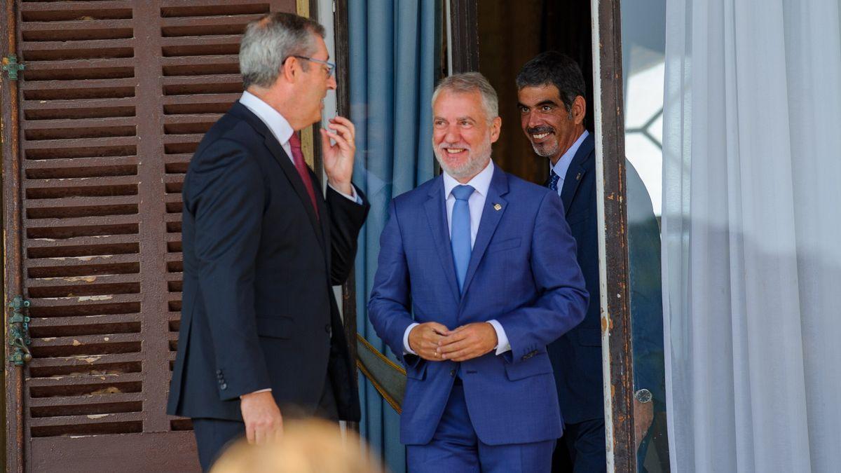 El lehendakari, Iñigo Urkullu, el martes, con el diputado general de Gipuzkoa, Markel Olano, y el alcalde de Donostia, Eneko Goia