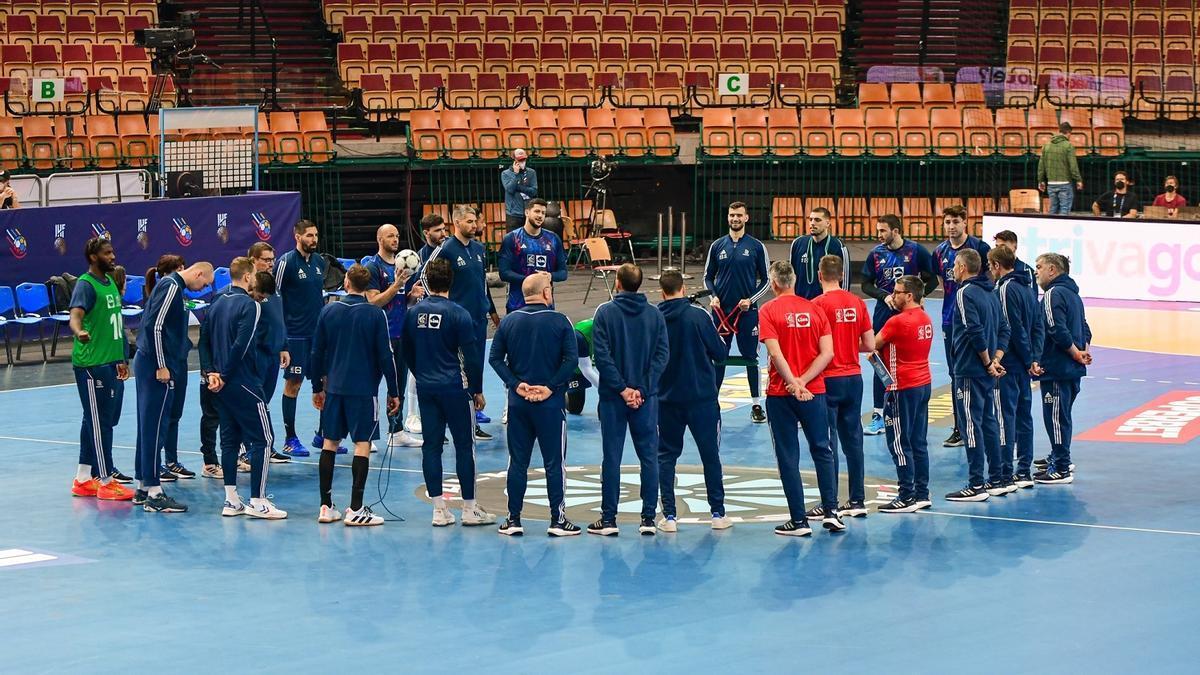 La selecci&oacute;n francesa, antes del &uacute;ltimo entrenamiento previo al partido inaugural del Mundial en Katowice.