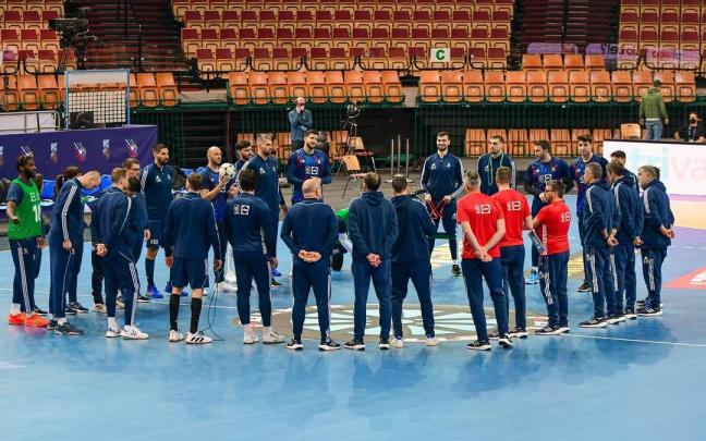 La selecci&oacute;n francesa, antes del &uacute;ltimo entrenamiento previo al partido inaugural del Mundial en Katowice.