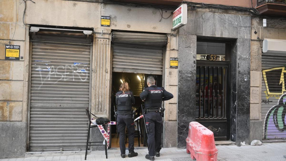 El crimen se ha producido en este bar de la calle San Francisco de Bilbao